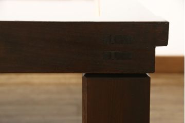 明治大正期の蔵戸をリペア&カスタム!木製脚5本を取り付けテーブルにリメイク。脚は縁の色に合わせて着色し仕上げ。(座卓、ローテーブル)