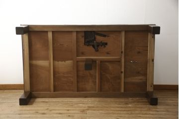 明治大正期の蔵戸をリペア&カスタム!木製脚5本を取り付けテーブルにリメイク。脚は縁の色に合わせて着色し仕上げ。(座卓、ローテーブル)