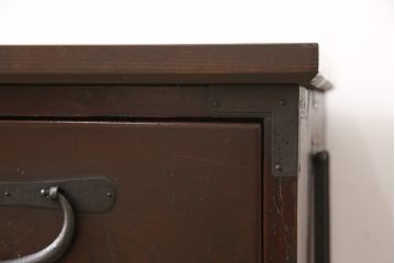 時代箪笥をリペア&カスタム!ヒノキ無垢材の天板を取り付けローチェストに。現状の色味をベースに着色仕上げ。(衣装箪笥、収納箪笥、時代箪笥、引き出し、チェスト)