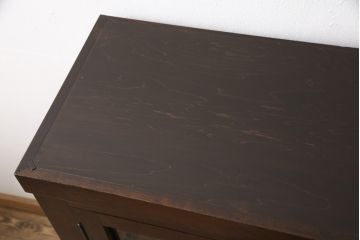 松本民芸家具の収納棚をリペア&カスタム!木製脚を取り付け、本体に合わせて着色し仕上げ。(キャビネット、戸棚、本箱、ブックケース、サイドボード)