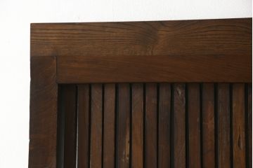 アンティークの格子蔵戸をリペア&カスタム!リサイズし、裏側の引手を取り付け。1トーン落ち着いた色味に着色仕上げ。(玄関戸、玄関ドア、引き戸)
