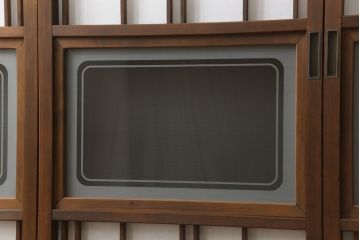 障子戸4枚をリペア&カスタム!リサイズし、戸車・引手金具を取り付け。障子はプラスチック障子に張り替え。現状に近い色味に着色仕上げ。(引き戸、建具)