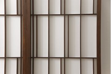 障子戸4枚をリペア&カスタム!リサイズし、戸車・引手金具を取り付け。障子はプラスチック障子に張り替え。現状に近い色味に着色仕上げ。(引き戸、建具)
