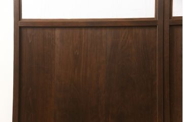 障子帯戸2枚セットをリペア&カスタム!リサイズし、戸車・引手金具を取り付け。障子はプラスチック障子に張り替え。現状に近い色味に着色仕上げ。(引き戸)