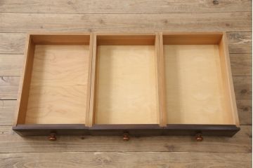 松本民芸家具のローボードをリペア&カスタム!ヒノキ材の天板と木製脚を取り付け、左右の棚に各1枚ずつ棚板を追加。新材部分を本体と合わせた色に着色し仕上げ。(テレビ台、テレビボード、リビングボード、収納棚)
