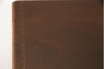 イギリスアンティークのチェストをリペア&カスタム!高品質リペアを施し、キャスターを取り外し。全体を1トーン落ち着いた色味に着色仕上げ。(引き出し、サイドボード、サイドチェスト)