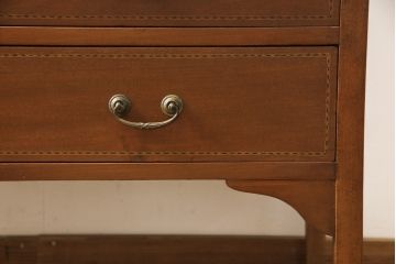 イギリスアンティークのチェストをリペア&カスタム!高品質リペアを施し、キャスターを取り外し。全体を1トーン落ち着いた色味に着色仕上げ。(引き出し、サイドボード、サイドチェスト)