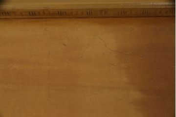 軽井沢彫りのドレッシングチェストをリペア&カスタム!クリーニング・可動部分の調整・接合部分の締め直し・傷消しを施し、上部の鏡は取り外し。溝は埋木して仕上げ。(サイドチェスト、引き出し)