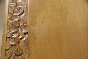 軽井沢彫りのドレッシングチェストをリペア&カスタム!クリーニング・可動部分の調整・接合部分の締め直し・傷消しを施し、上部の鏡は取り外し。溝は埋木して仕上げ。(サイドチェスト、引き出し)