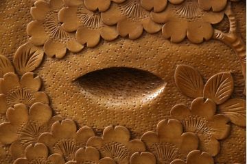 軽井沢彫りのドレッシングチェストをリペア&カスタム!クリーニング・可動部分の調整・接合部分の締め直し・傷消しを施し、上部の鏡は取り外し。溝は埋木して仕上げ。(サイドチェスト、引き出し)