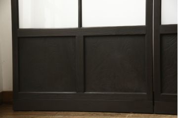 アンティークの建具をリペア&カスタム!高さと幅をリサイズし、モダンなデザインに変更。引手の取り付け。濃い茶色で着色仕上げ。(ガラス戸、引き戸)