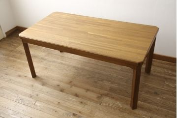 ビンテージのダイニングテーブルをリペア&カスタム!高品質リペアを施し、天板を脚の色と合わせて着色仕上げ。(4人掛け、机)