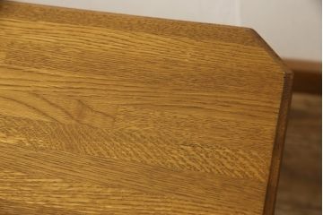 ビンテージのダイニングテーブルをリペア&カスタム!高品質リペアを施し、天板を脚の色と合わせて着色仕上げ。(4人掛け、机)