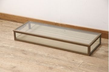 フランスアンティークのガラス卓上ケースの見た目を変えずに綺麗にリペア!高品質リペアを施し、ガラス面をクリアガラスに交換。(ガラスケース、店舗什器)