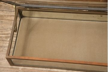 フランスアンティークのガラス卓上ケースの見た目を変えずに綺麗にリペア!高品質リペアを施し、ガラス面をクリアガラスに交換。(ガラスケース、店舗什器)