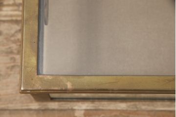 フランスアンティークのガラス卓上ケースの見た目を変えずに綺麗にリペア!高品質リペアを施し、ガラス面をクリアガラスに交換。(ガラスケース、店舗什器)