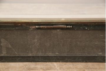 フランスアンティークのガラス卓上ケースの見た目を変えずに綺麗にリペア!高品質リペアを施し、ガラス面をクリアガラスに交換。(ガラスケース、店舗什器)