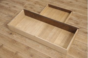 アンティークの蛇腹戸(シャッター)付き収納棚の見た目を変えずに綺麗にリペア!木部や接合部・可動部を調整し、キズを消して補修。蜜?ワックスで仕上げ。(茶棚、戸棚)