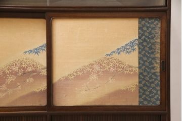 アンティークの蛇腹戸(シャッター)付き収納棚の見た目を変えずに綺麗にリペア!木部や接合部・可動部を調整し、キズを消して補修。蜜?ワックスで仕上げ。(茶棚、戸棚)
