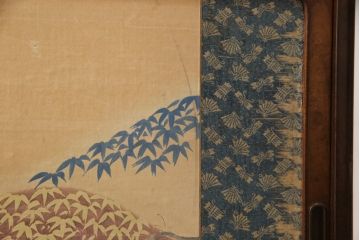 アンティークの蛇腹戸(シャッター)付き収納棚の見た目を変えずに綺麗にリペア!木部や接合部・可動部を調整し、キズを消して補修。蜜?ワックスで仕上げ。(茶棚、戸棚)