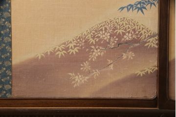 アンティークの蛇腹戸(シャッター)付き収納棚の見た目を変えずに綺麗にリペア!木部や接合部・可動部を調整し、キズを消して補修。蜜?ワックスで仕上げ。(茶棚、戸棚)