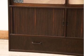 アンティークの蛇腹戸(シャッター)付き収納棚の見た目を変えずに綺麗にリペア!木部や接合部・可動部を調整し、キズを消して補修。蜜?ワックスで仕上げ。(茶棚、戸棚)