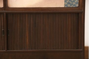 アンティークの蛇腹戸(シャッター)付き収納棚の見た目を変えずに綺麗にリペア!木部や接合部・可動部を調整し、キズを消して補修。蜜?ワックスで仕上げ。(茶棚、戸棚)