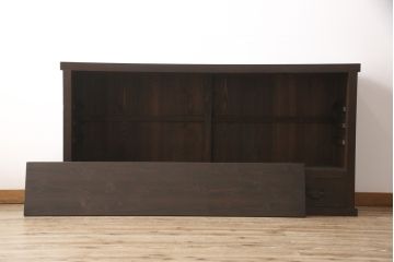 明治〜大正時代の戸棚をリペア&カスタム!建具はガラスをクリアガラスに交換し、引手とねじ込み錠を取り付け。天板は杉材に張り替え、内部は棚板を追加。(ガラス戸棚、キャビネット、収納棚、食器棚)