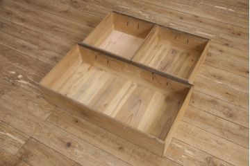 明治〜大正時代の戸棚をリペア&カスタム!建具はガラスをクリアガラスに交換し、引手とねじ込み錠を取り付け。天板は杉材に張り替え、内部は棚板を追加。(ガラス戸棚、キャビネット、収納棚、食器棚)