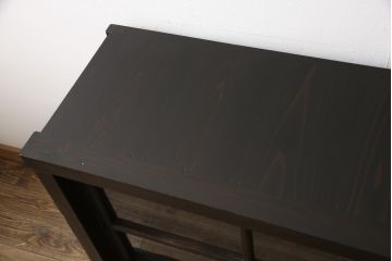 明治〜大正時代の戸棚をリペア&カスタム!建具はガラスをクリアガラスに交換し、引手とねじ込み錠を取り付け。天板は杉材に張り替え、内部は棚板を追加。(ガラス戸棚、キャビネット、収納棚、食器棚)