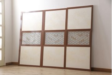 昭和後期の組子入りふすまをリペア&カスタム!リサイズし、開き戸として使えるよう仕様を変更。引手は埋木処理。襖紙を張り替え、本体は現状に近い色味に着色仕上げ。(引き戸、帯戸)