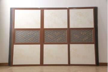 昭和後期の組子入りふすまをリペア&カスタム!リサイズし、開き戸として使えるよう仕様を変更。引手は埋木処理。襖紙を張り替え、本体は現状に近い色味に着色仕上げ。(引き戸、帯戸)