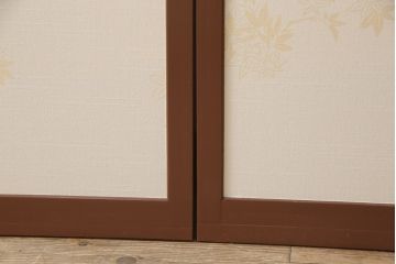 昭和後期の組子入りふすまをリペア&カスタム!リサイズし、開き戸として使えるよう仕様を変更。引手は埋木処理。襖紙を張り替え、本体は現状に近い色味に着色仕上げ。(引き戸、帯戸)