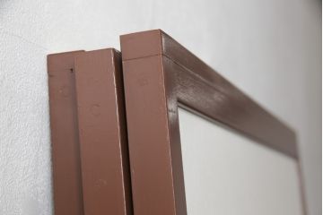 昭和後期の組子入りふすまをリペア&カスタム!リサイズし、開き戸として使えるよう仕様を変更。引手は埋木処理。襖紙を張り替え、本体は現状に近い色味に着色仕上げ。(引き戸、帯戸)