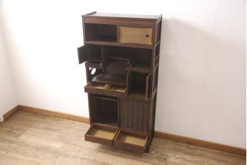 大正時代の茶棚をリペア&カスタム!下段収納部は棚板を取り外し、新しいものに交換。全体を本来の色味を活かしつつ着色仕上げ。(茶箪笥、収納棚、飾り棚)