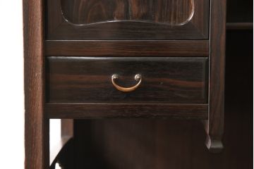 大正時代の茶棚をリペア&カスタム!下段収納部は棚板を取り外し、新しいものに交換。全体を本来の色味を活かしつつ着色仕上げ。(茶箪笥、収納棚、飾り棚)