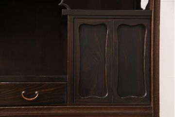 大正時代の茶棚をリペア&カスタム!下段収納部は棚板を取り外し、新しいものに交換。全体を本来の色味を活かしつつ着色仕上げ。(茶箪笥、収納棚、飾り棚)