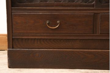 大正時代の茶棚をリペア&カスタム!下段収納部は棚板を取り外し、新しいものに交換。全体を本来の色味を活かしつつ着色仕上げ。(茶箪笥、収納棚、飾り棚)