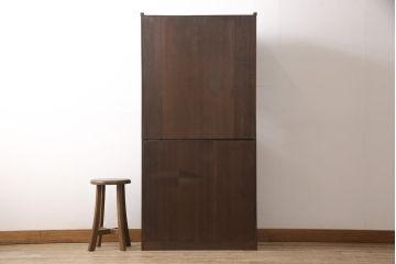 大正時代の茶棚をリペア&カスタム!下段収納部は棚板を取り外し、新しいものに交換。全体を本来の色味を活かしつつ着色仕上げ。(茶箪笥、収納棚、飾り棚)