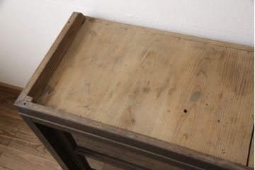 昭和中期のキャビネットの見た目を変えずに綺麗にリペア!清掃をし、天板補強と可動部の調整。風合いを最大限に残した仕上がりに。(戸棚、水屋箪笥、収納棚)