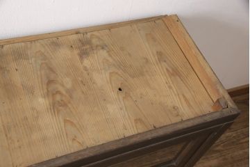 昭和中期のキャビネットの見た目を変えずに綺麗にリペア!清掃をし、天板補強と可動部の調整。風合いを最大限に残した仕上がりに。(戸棚、水屋箪笥、収納棚)