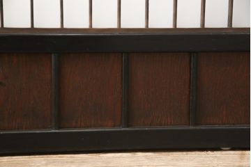 昭和初期のガラス戸をリペア&カスタム!寸法を変えずに戸首を調整。1枚は結露ガラスからモールガラスに変更。葵戸引手を取り付け、V型戸車を取り付け。現状に近い色味に着色仕上げ。(引き戸、建具)
