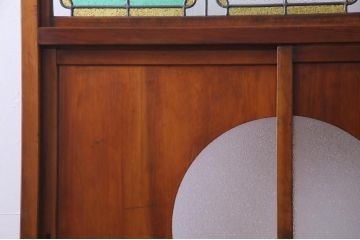 アンティークの引き戸付き衝立をリペア&カスタム!当時物の色ガラスを使用したオリジナルのステンドグラスをはめ込み、大正ロマンな雰囲気に。(つい立て、間仕切り、パーテーション)