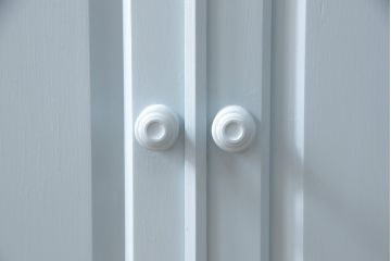 北海道民芸家具の食器棚をリペア&カスタム!高品質リペアを施し、くすんだ水色でペイント仕上げ。(カップボード、キャビネット、サイドボード、サイドキャビネット)