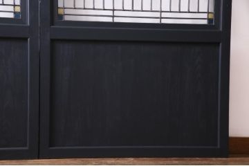 明治期の板戸2枚をリペア&カスタム!オリジナルのステンドグラスをはめ込み、マットブラックに着色仕上げ。(引き戸、建具)