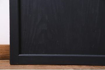 明治期の板戸2枚をリペア&カスタム!オリジナルのステンドグラスをはめ込み、マットブラックに着色仕上げ。(引き戸、建具)