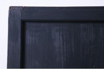 明治期の板戸2枚をリペア&カスタム!オリジナルのステンドグラスをはめ込み、マットブラックに着色仕上げ。(引き戸、建具)