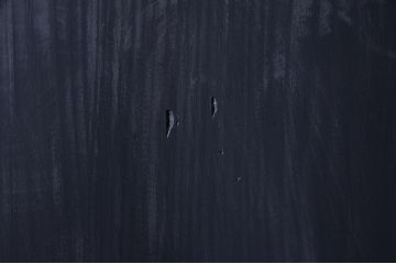 明治期の板戸2枚をリペア&カスタム!オリジナルのステンドグラスをはめ込み、マットブラックに着色仕上げ。(引き戸、建具)