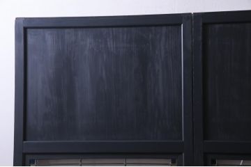 明治期の板戸2枚をリペア&カスタム!オリジナルのステンドグラスをはめ込み、マットブラックに着色仕上げ。(引き戸、建具)