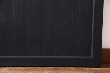 明治期の板戸2枚をリペア&カスタム!オリジナルのステンドグラスをはめ込み、マットブラックに着色仕上げ。(引き戸、建具)